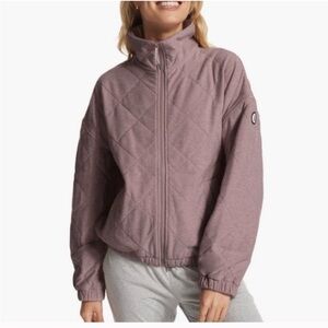 Vuori Women's Halo insulated Jacket in Dusty Rose